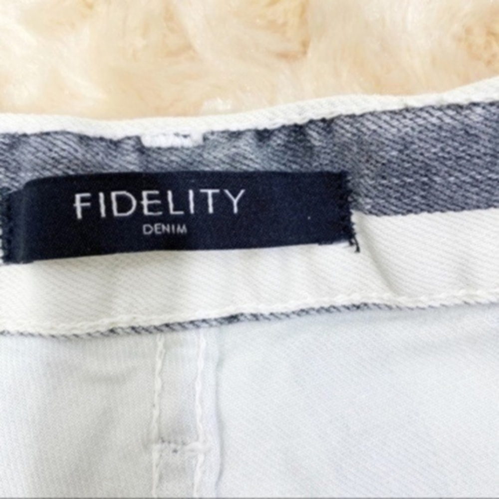 Fidelity women’s jean shorts Size 27 - Picture 5 of 6